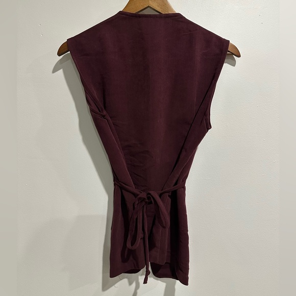 V.I. PETITES Vintage Maroon Suede Sleeveless Button Down Tie Back Top Size 12 - Picture 3 of 5